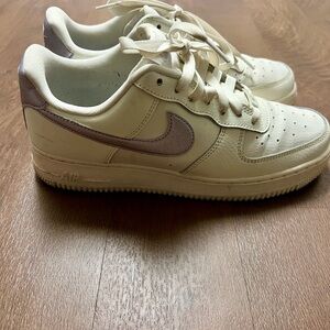 Nike Air Force 1 Sneakers - Cream and Lavender